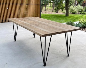 Tavolo da giardino in legno di frassino fatto a mano, con gambe in metallo, ideale per pranzi e cene all'aperto.