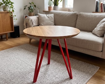 Tavolo da pranzo rotondo: tavolo in legno massello di rovere, gambe in metallo, mobile da cucina moderno e minimalista.