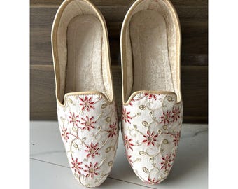 Handmade Groom Wedding Loafers, Floral Embroidered Men Dress Shoes, Ivory Slip On Wedding Flats,Sherwani Shoes,Reception boho Party Loafers.
