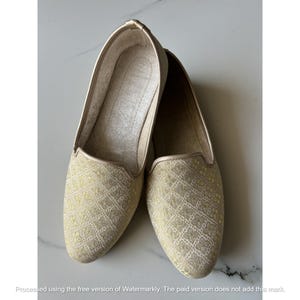 Scarpe da sposo dorate Sherwani Mojari Indian Khussa Regalo di fidanzamento per lui Anniversario Mocassini in broccato Calzature etniche fatte a mano Slip On. immagine 4