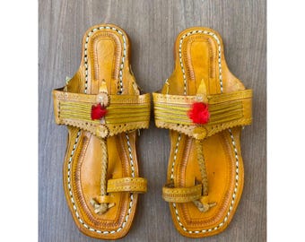 Handgemaakte leren Kolhapuri-sandalen dames, bruine platte teenringsandalen, Indian Summer-schoenen, echt leren slip-on, boho-festivalschoeisel.