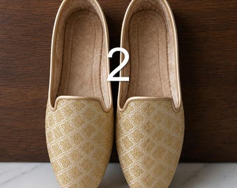 Mocassini da sposo, scarpe eleganti da sposo, mocassini slip-on in broccato avorio e oro, calzature sherwani indiane, ballerine etniche per feste, mocassini per ricevimento baraat.