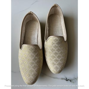 Scarpe da sposo dorate Sherwani Mojari Indian Khussa Regalo di fidanzamento per lui Anniversario Mocassini in broccato Calzature etniche fatte a mano Slip On. immagine 3