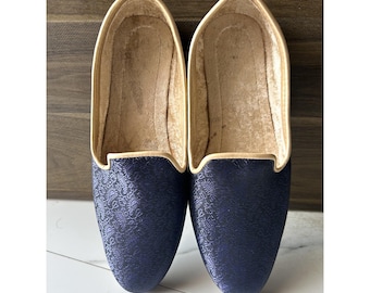 Scarpe da sposo da uomo in broccato fatte a mano, mocassini etnici blu e oro per matrimonio, tradizionali Sherwani indiani Mojari Juti, calzature da festa per smoking, uomo boho