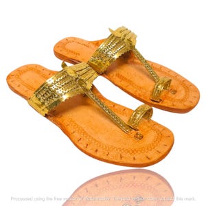 Women's Gold Leather Kolhapuri Chappal, Handmade Indian Flat Sandals, Traditional Ethnic Footwear, boho beach Slip On Wedding Festival Gift.