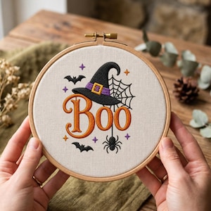 Boo Halloween monogram borduurpatroon, heksenhoed alfabet machineborduurbestand