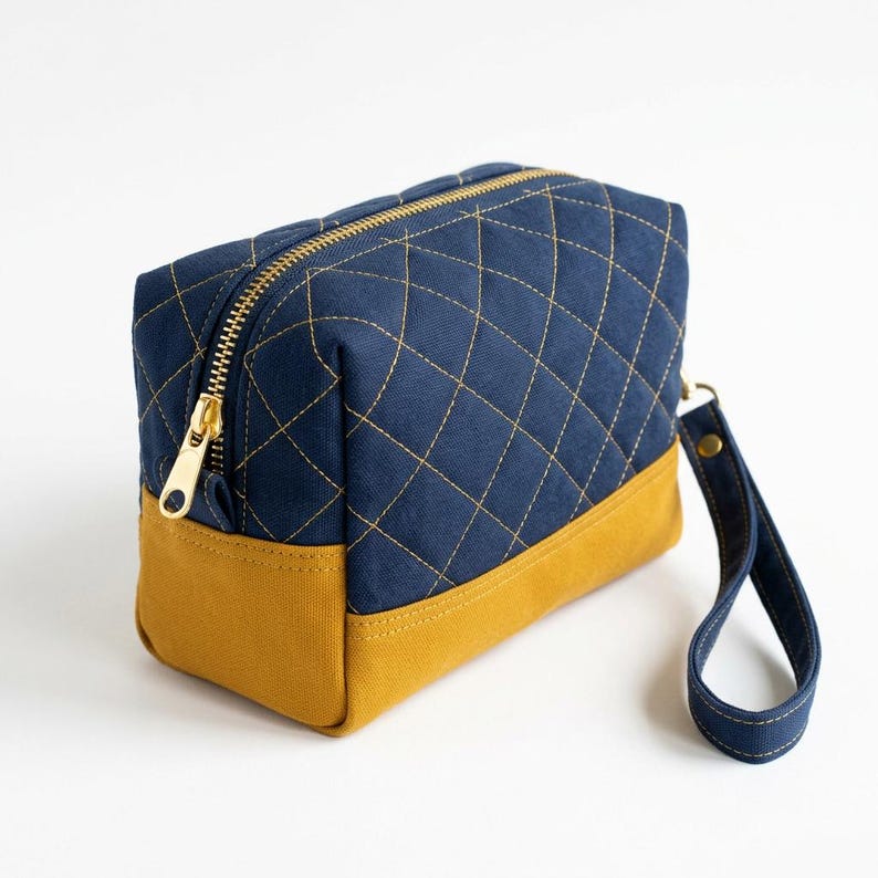 Wristlet Clutch Sewing Pattern PDF, 3 Size Zipper Pouch Wallet Pattern, Quilted Bag Sewing Tutorial for Beginners image 2