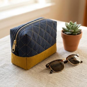 Wristlet Clutch Sewing Pattern PDF, 3 Size Zipper Pouch Wallet Pattern, Quilted Bag Sewing Tutorial for Beginners image 1