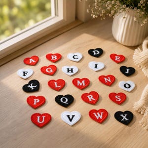 Parche bordado de corazón pequeño – Aplicación inicial para ropa y regalos