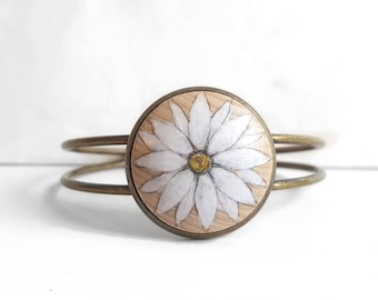 Handbemaltes Margeriten Armband – kunstvoller Armreif -  Naturschmuck für Frauen