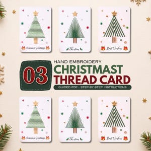Op de afbeelding: Een set van zes witte rechthoekige kaarten met handgeborduurde groene kerstboomontwerpen met gouden sterren als piek. De kaarten bevatten teksten zoals Season's Greetings, Merry Christmas en Best Wishes, samen met een borduurhandleiding.