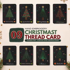 Op de afbeelding: Een set van negen zwarte rechthoekige kaarten met handgeborduurde ontwerpen van kerstbomen in groene en rode draad. Elke kaart toont een gouden ster aan de bovenkant, kleine decoratieve accenten en vakantieteksten zoals Merry Christmas.