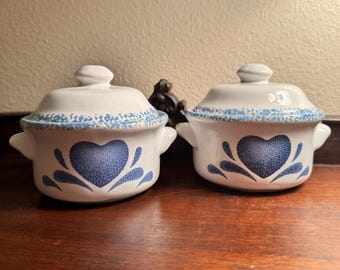 Juego de 2 ollas Blue Heart de 473 ml (16 oz) para sopa o guisos.