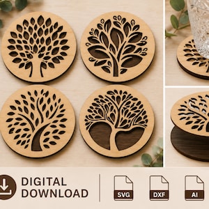 Peut inclure: Quatre sous-verres circulaires en bois avec des motifs d'arbres découpés au laser. L'ensemble comprend deux variantes en bois clair et deux en bois foncé. Un verre transparent est posé sur un sous-verre, et une vue latérale montre la construction en couches. Les fichiers numériques incluent les formats SVG, DXF, AI et LBRN2.