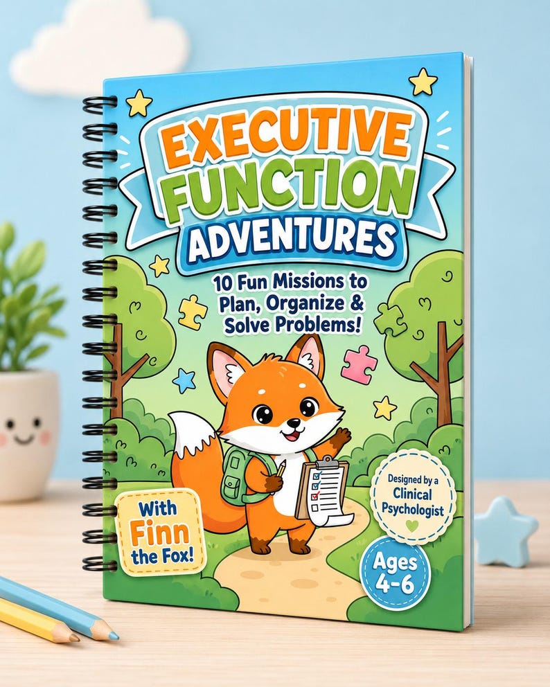 K&ouml;nnte beinhalten: Ein spiralgebundenes Aktivit&auml;tsbuch mit dem Titel Executive Function Adventures und einem Cartoon-Fuchs namens Finn auf dem Cover. Das Cover zeigt gr&uuml;ne B&auml;ume, gelbe Sterne, Puzzleteile und den Text 10 Fun Missions to Plan, Organize & Solve Problems! sowie Designed by a Clinical Psychologist f&uuml;r Kinder im Alter von 4-6 Jahren.