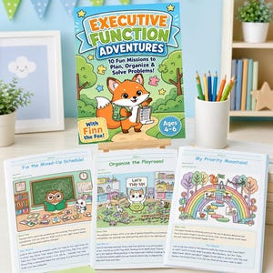 K&ouml;nnte beinhalten: Ein Kinder-Aktivit&auml;tsbuch mit dem Titel Executive Function Adventures mit Finn dem Fuchs auf dem Cover, pr&auml;sentiert mit drei offenen Aktivit&auml;tsseiten, Buntstiften in einem wei&szlig;en Becher und einem kleinen gr&uuml;nen Notizbuch mit Wolkensymbol.