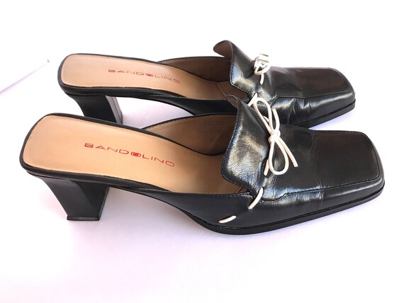 bandolino navy blue heels
