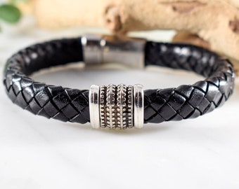 Sleek Leather Bracelet with Magnetic Clasp-Minimalist Design for Men-Fashion-forward Accessory-Versatile Brown or Black Jewelry-Premium