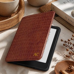 Personligt Kindle-fodral i kaffefärgat läder, folio-fodral med eget namn för Kindle Paperwhite 2021-2024