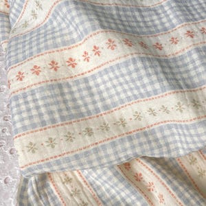 Falten winzige Blume blau Gingham Streifen Doppelschichten Gaze Baumwollstoff - 1/2 Yard