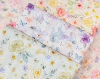 Tela de algodón con estampado de rosas en rosa, amarillo, lila y morado - 1/2 yarda