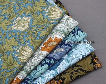 Pode incluir: Uma pilha de seis painéis de tecido com um padrão floral em várias combinações de cores, incluindo azul, verde, branco, laranja e preto. O tecido é estampado com um desenho repetitivo de flores e folhas estilizadas. O texto "Fabricmade.etsy.com" é visível no painel inferior direito.