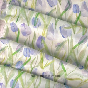 Un metro - Tessuto di cotone con fiori di tulipano blu e viola - Tessuto tagliato su misura