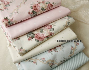 Tissu en coton fleurs roses roses sur bleu crème rose - 1/2 yard