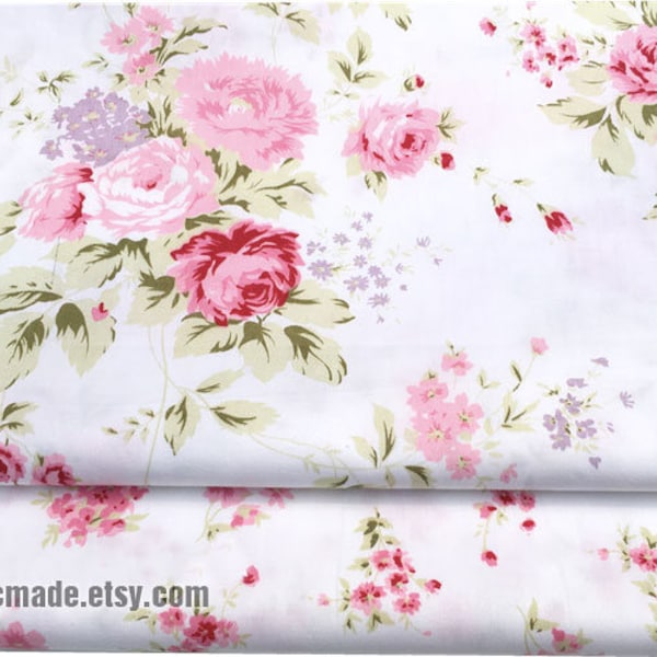 Tissu en coton floral shabby chic rose rose sur coton blanc fleurs roses coordonnées pour couette - 1/2 yard