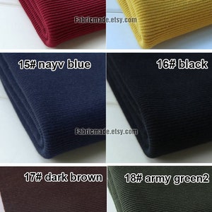 Puede incluir: Primer plano de seis muestras de tela en diferentes colores, incluyendo burdeos, jengibre, azul marino, negro, marr&oacute;n oscuro y verde militar. Cada muestra est&aacute; doblada y etiquetada con un n&uacute;mero y un nombre de color. El texto "Fabricmade.etsy.com" aparece en dos de las muestras.