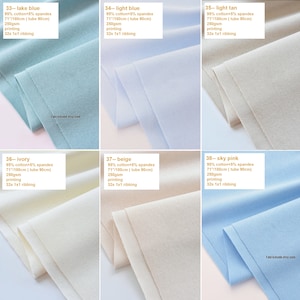 Puede incluir: Un collage de diez muestras de tela en diferentes colores, incluyendo azul lago, azul claro, beige claro, marfil, beige y rosa cielo. Cada muestra est&aacute; etiquetada con su nombre de color, la composici&oacute;n de la tela (95% algod&oacute;n y 5% spandex), las dimensiones (71 pulgadas por 180 cent&iacute;metros), el peso (250 gramos por metro cuadrado) y el tipo de rizo (32s 1x1 rizo).