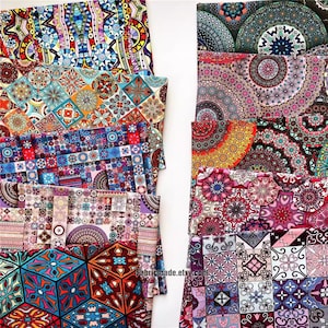 Könnte beinhalten: Eine Sammlung von Stoffstücken mit Mustern in verschiedenen Farben und Designs. Die Stoffe weisen geometrische, florale und Mandala-Muster in Blau-, Rot-, Orange- und Lilatönen auf. Die Website-Adresse fabricmade.etsy.com ist sichtbar.