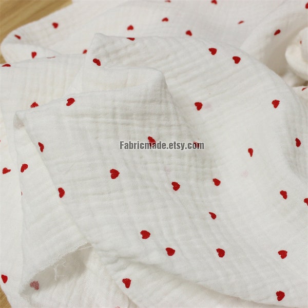 Tissu en coton double gaze rouge avec petits coeurs pour enfants - 1/2 yard