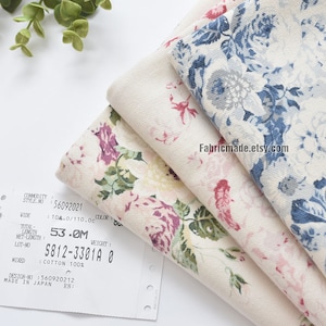 Puede incluir: Tres piezas de tela de algod&oacute;n blanco con estampados florales. La tela tiene 135 cm de ancho y es 100% algod&oacute;n. La tela est&aacute; hecha en Jap&oacute;n. La etiqueta dice "S812-3301A 0".