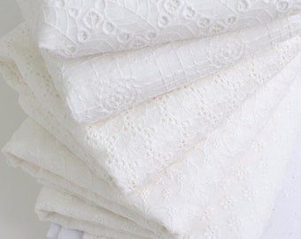 Tissu en coton blanc avec broderie de fleurs, broderie d'oeillets à fleurs, tissu de chemisier - 1/2 yard