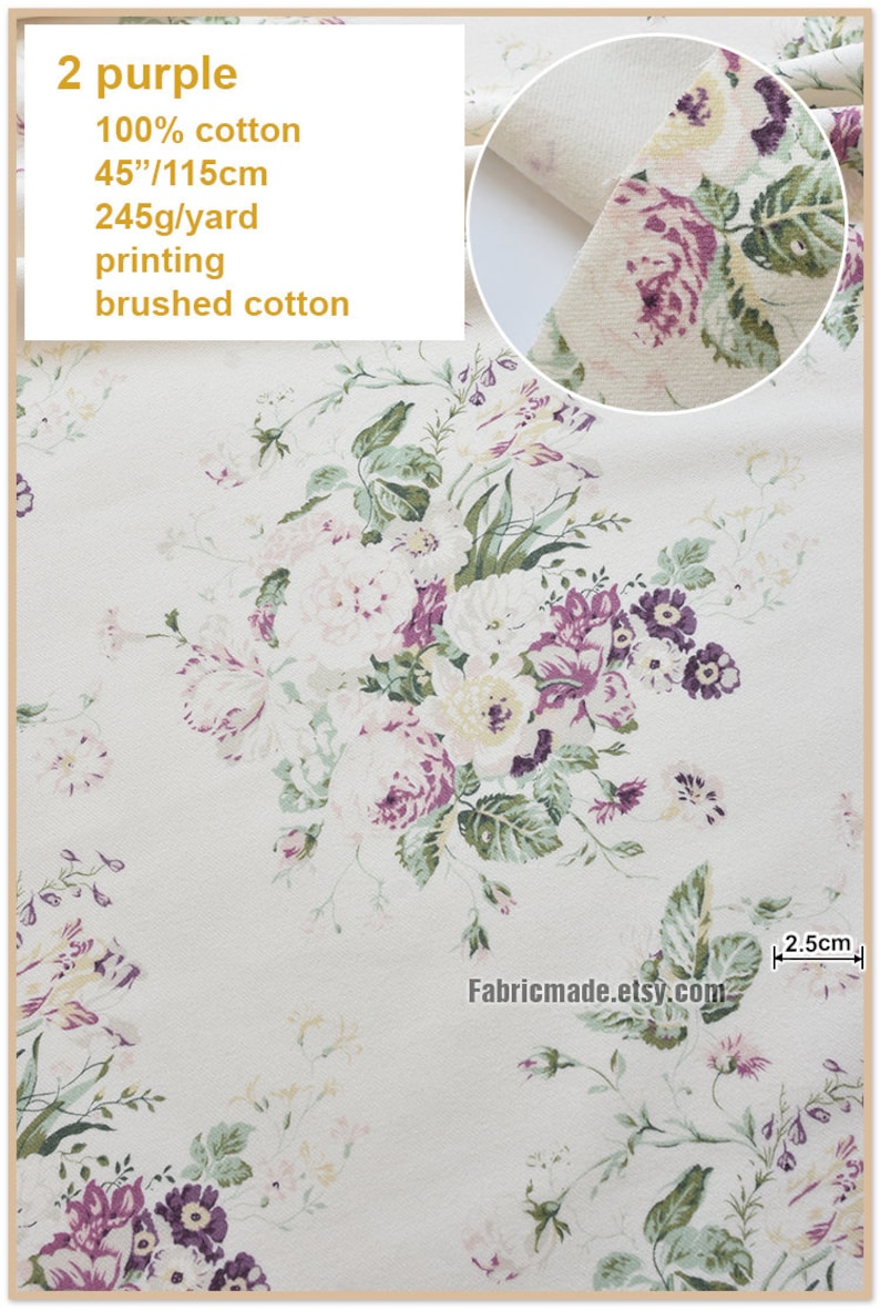 Puede incluir: Primer plano de una tela de algod&oacute;n blanca con estampado floral con flores moradas y verdes. La tela es 100% algod&oacute;n, tiene 115 cm de ancho y pesa 245 gramos por yarda. La tela se describe como "2 purple, printing, brushed cotton".