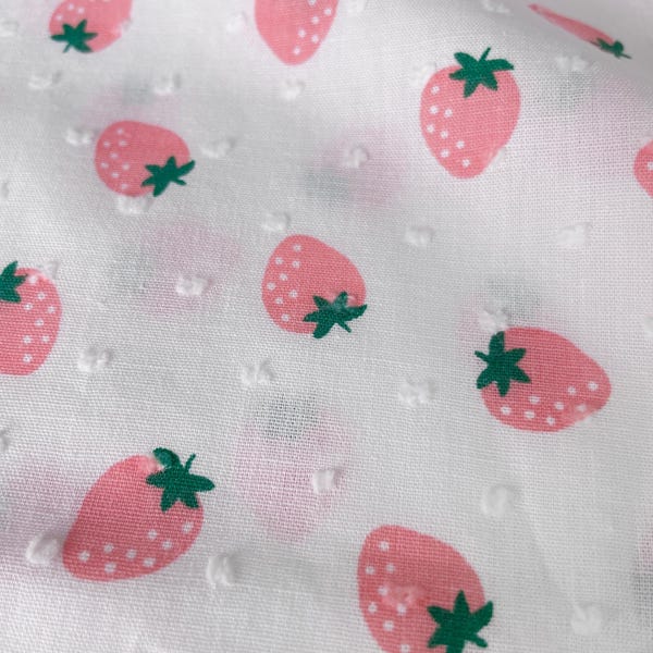 Roze aardbei rode kersen katoenen stof Zwitserse stip in gebroken wit - 1/2 yard