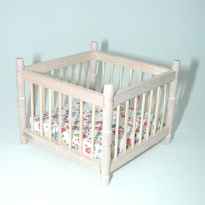 Laufstall, für das Puppenhaus, das Puppenhaus, Puppenhausminiaturen, Kinderbetten, Miniaturen, Modellbau