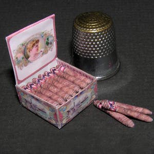 Zigarren in Kiste, Paperminis,  Bastelkit aus Papier in Miniatur