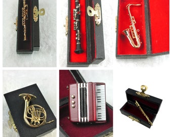 Musical instruments for the dollhouse, banjo, guitar, electric guitar, accordion, keyboard, violin