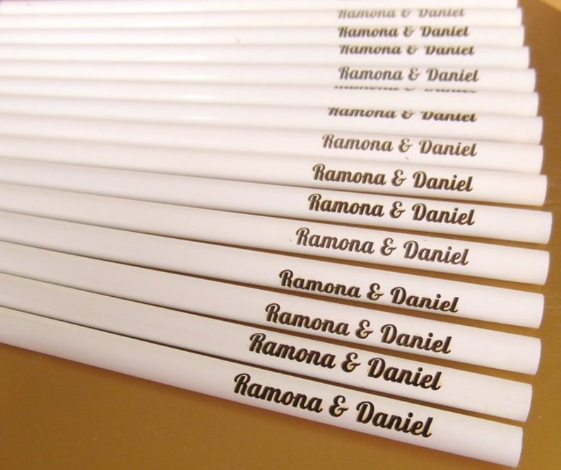 100 Bleistifte mit Namen graviert zur Hochzeit image 1