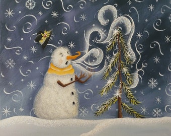 Puede incluir: Una pintura invernal caprichosa representa un muñeco de nieve con una bufanda amarilla, una nariz de zanahoria y brazos de ramitas, exhalando aliento helado cerca de un árbol de hoja perenne cubierto de nieve. Copos de nieve y patrones arremolinados llenan el cielo azul oscuro.