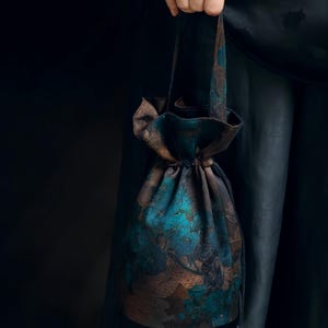 Xiangyunsha Silk Drawstring Bucket Bag – Natural Dye Heritage Tote (Fits A4)