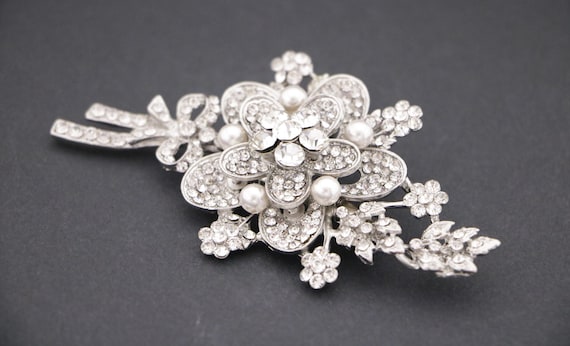 Brooch for sale wedding guests