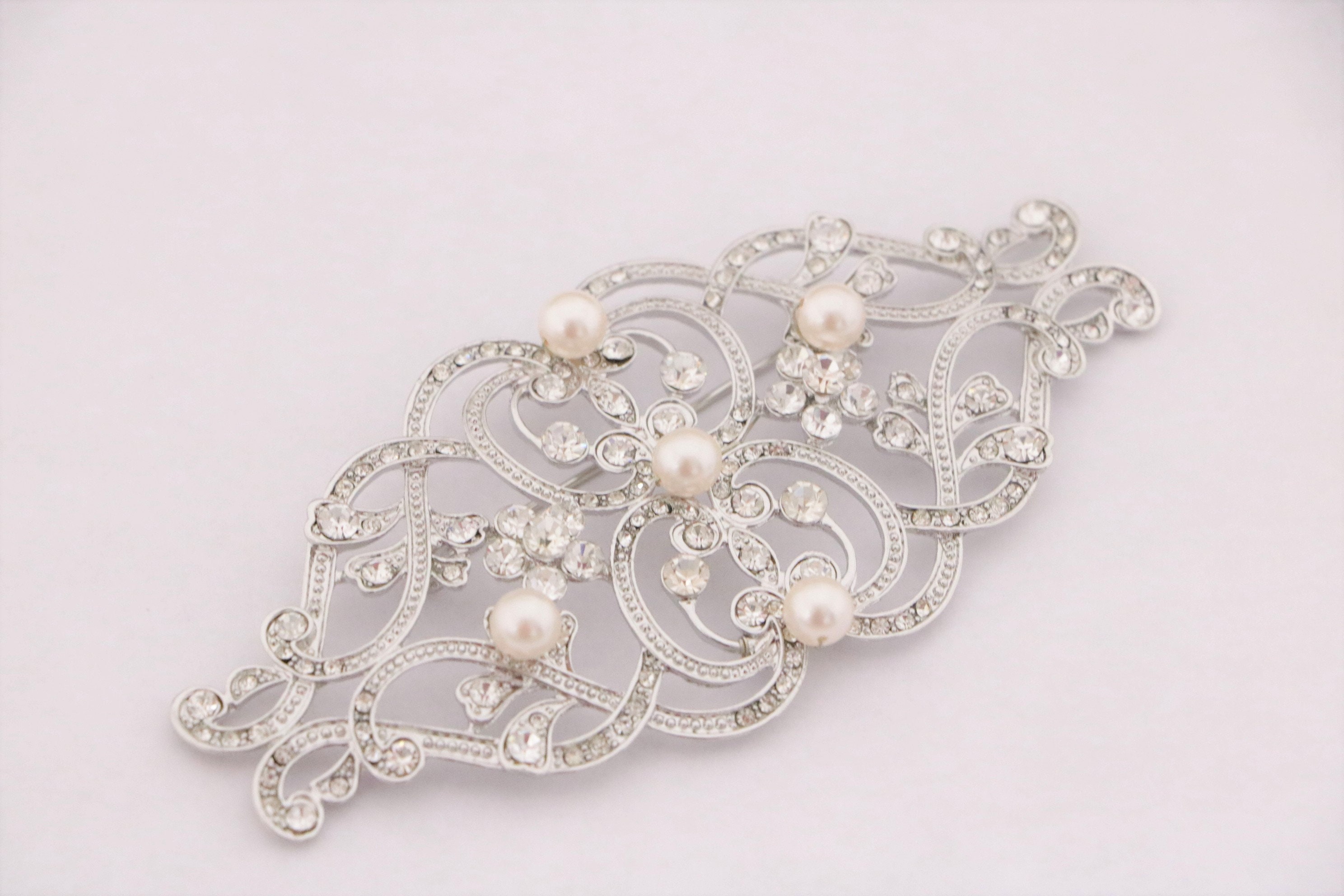 Vintage Style Long Wedding Dress Belt Sash Rhinestone Crystal Brooch Pin Jewelry Vintage Style Long Wedding Dress Belt Sash Rhinestone Crystal Brooch Pin Jewelry