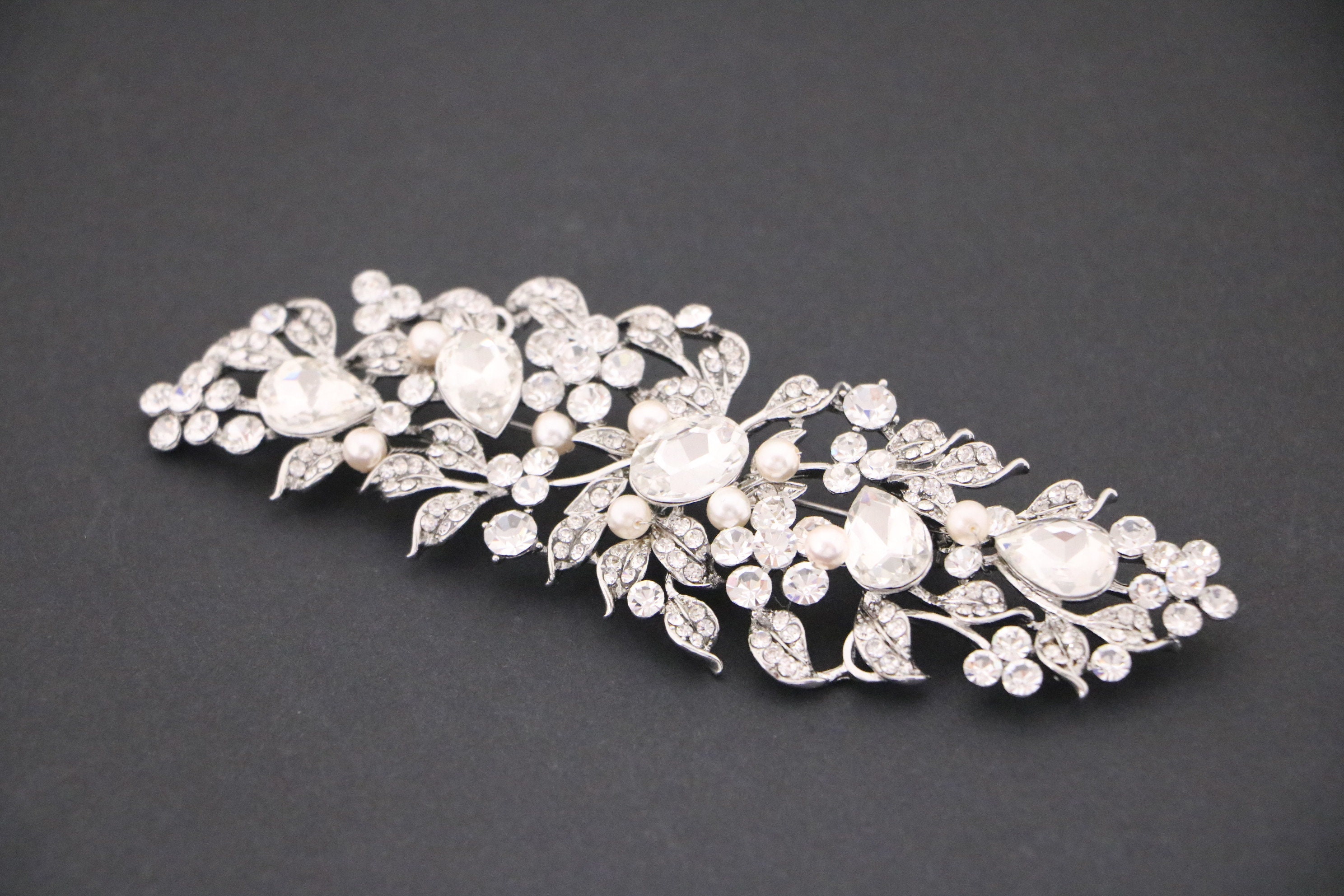 READY STOCK] Brooch Accessories Formal Dresses Blouse Clips Back Miss Men  and Women