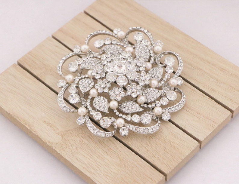 Large Wedding brooch pins Crystal and Pearl brooch pins. bridal broach accessory. Large Wedding brooch pins Crystal and Pearl brooch pins