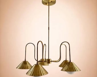 Lustre Sputnik de meados do século XX (1950): estilo italiano Stilnovo, em latão e vidro.