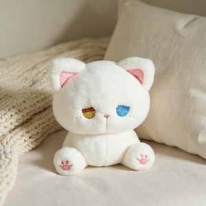 15CM Kawaii Cat Plush Toy, Soft Black & White Cat Plush Doll, Cute Emo Bear Plushie, Stuffed Animal Gift, Anime Room Decor for Kids