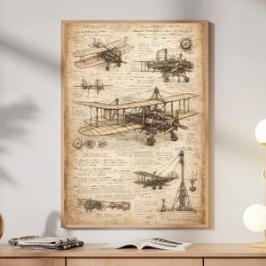 Op de afbeelding: Een rechthoekige wandkunstprint met een technische tekening van een dubbeldekker in vintage-stijl. Het sepia-kleurige papier toont gedetailleerde schetsen van vliegtuigonderdelen, motoronderdelen en structurele diagrammen met handgeschreven annotaties.